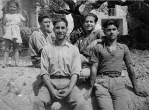 Juan Tamborero, José Bonet, Aurelio y Vicente Bou. La niña que aparece se llamaba Armonía Pérez Sanfélix