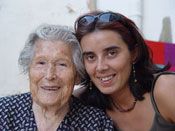 Lucía con su nietica Noelia. Foto familiar