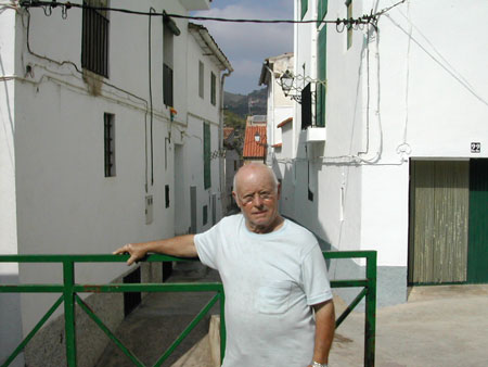 El tío Vicente en la calle del Medio, año 2002. Foto:Juanjo Caballero